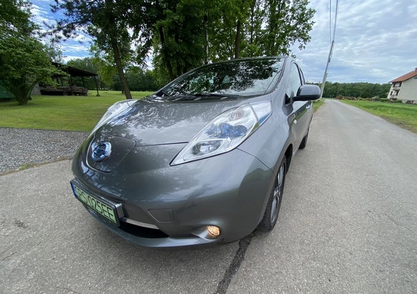 Nissan Leaf cena 53900 przebieg: 65000, rok produkcji 2017 z Dęblin małe 596